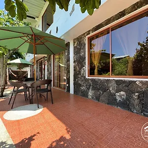3* Pensión Lava House