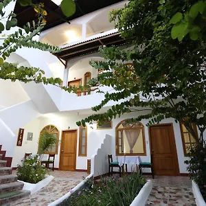 3* Bed and breakfast The Galapagos Pearl